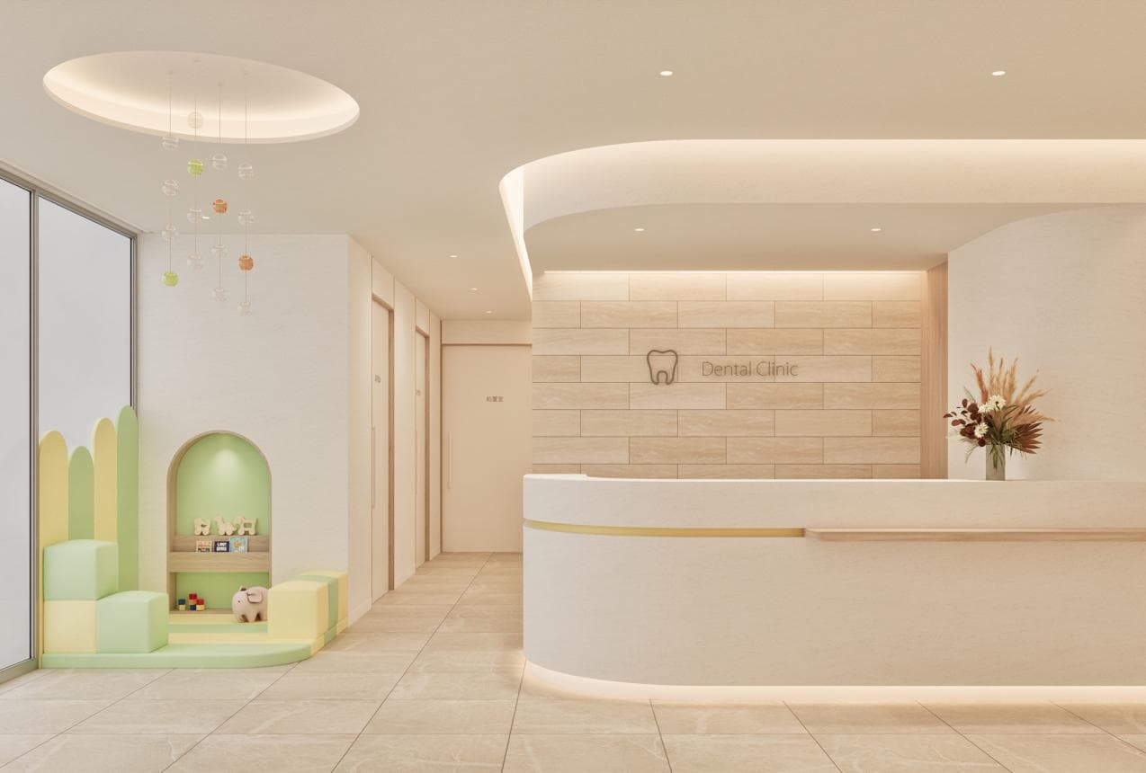 Recepção de consultório odontológico com espaço infantil